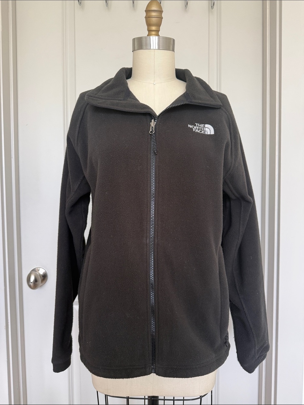 The North Face Black Full-Zip Fleece Jacket - Picture 6 of 9
